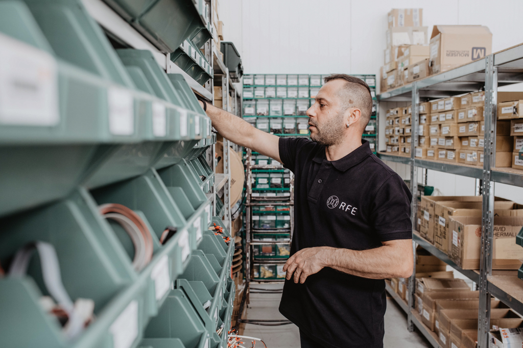 Apoio online constante e assistência local Apoio online constante e assistência local